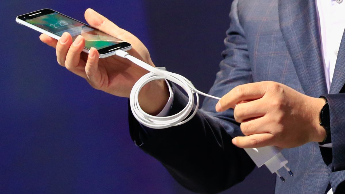 Jedna ładowarka do każdego urządzenia. W grudniu wielka rewolucja w sklepach