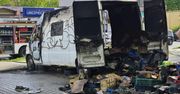 Kłęby dymu nad Czechowem. Dostawczy peugeot stanął w płomieniach