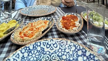 Bliskowschodni klasyk, który robi porządek na kanapce i w jelitach. Baba ganoush to coś więcej niż genialny smak