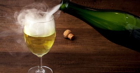 Uważaj na tego drinka. Może wypalić dziurę w żołądku