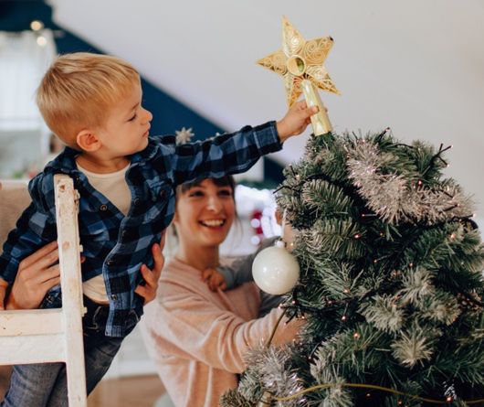 Choinka – co założyć na czubek drzewka, by wyglądała wyjątkowo?