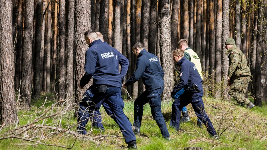 Służby w okolicy miejsca, w którym znaleziono rakietę