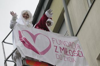 Rzeszów: Święty Mikołaj znów zapukał do okien "szpitala na górce"