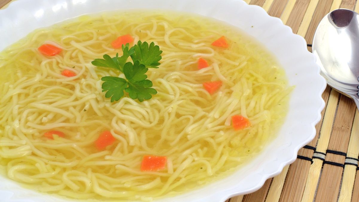 Odkąd poznałem ten trik, już nie wlewam maggi do rosołu. Wychodzi smaczny jak nigdy i ma piękny kolor