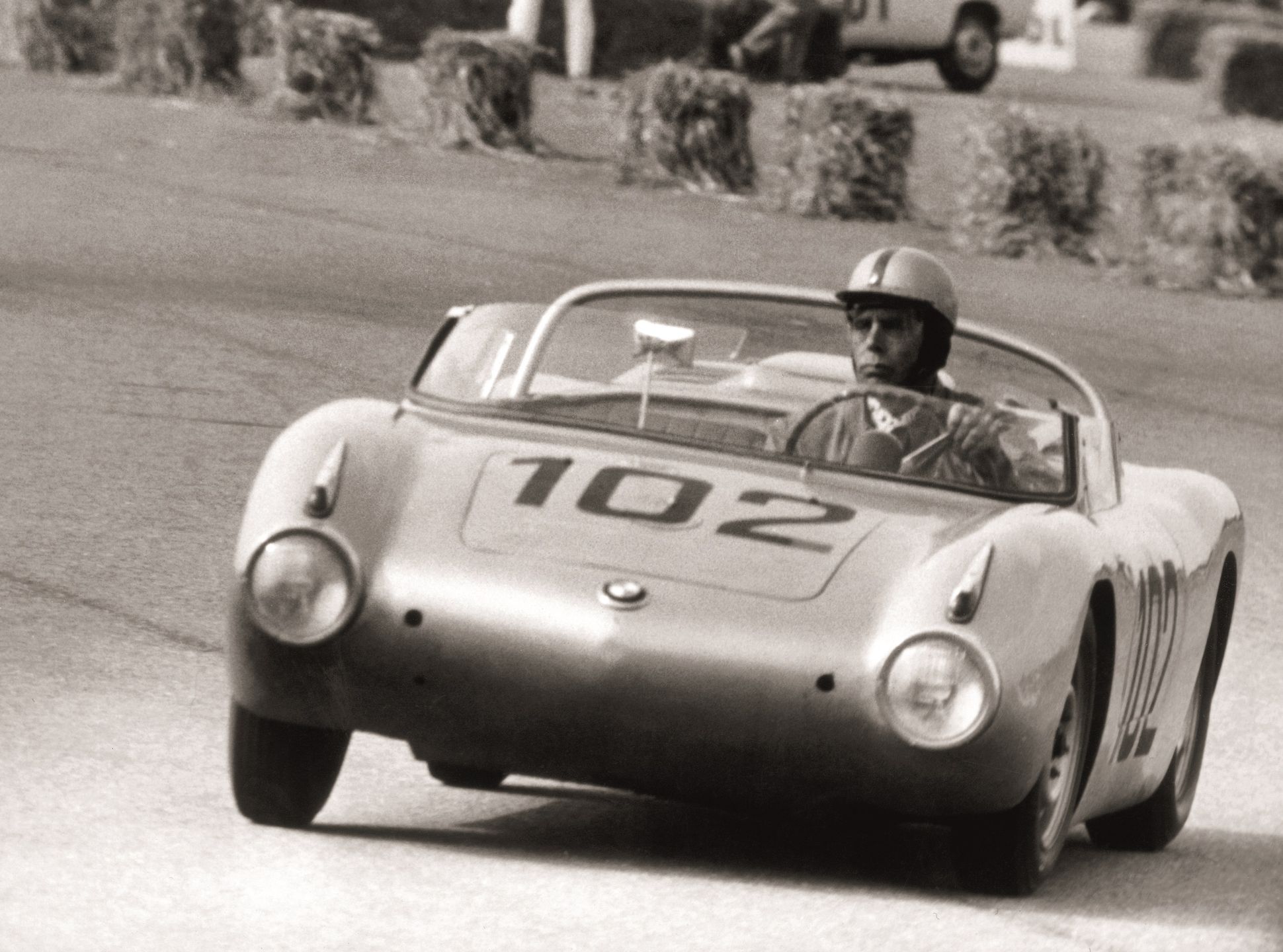 BMW 700 RS-2 podczas wyścigu Neubiberg w roku 1964. Za kierownicą Alex von Falkenhausen