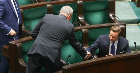 Ekspert zwrócił uwagę na gest Bosaka i Brauna. "To nie było pożegnanie"