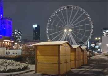 Incydent w stolicy. Nastolatek wspinał się na koło widokowe