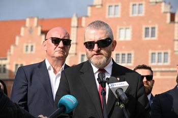 "Ani ziębi, ani grzeje". Braun odpowiada na wniosek Żurka