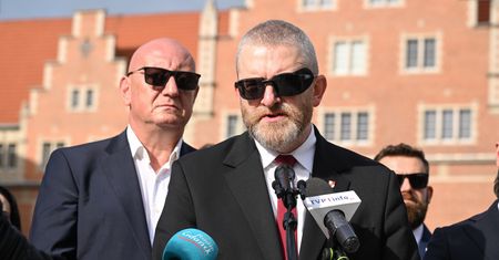 "Żurek dopuszcza się deliktu". Braun reaguje na wniosek do PE