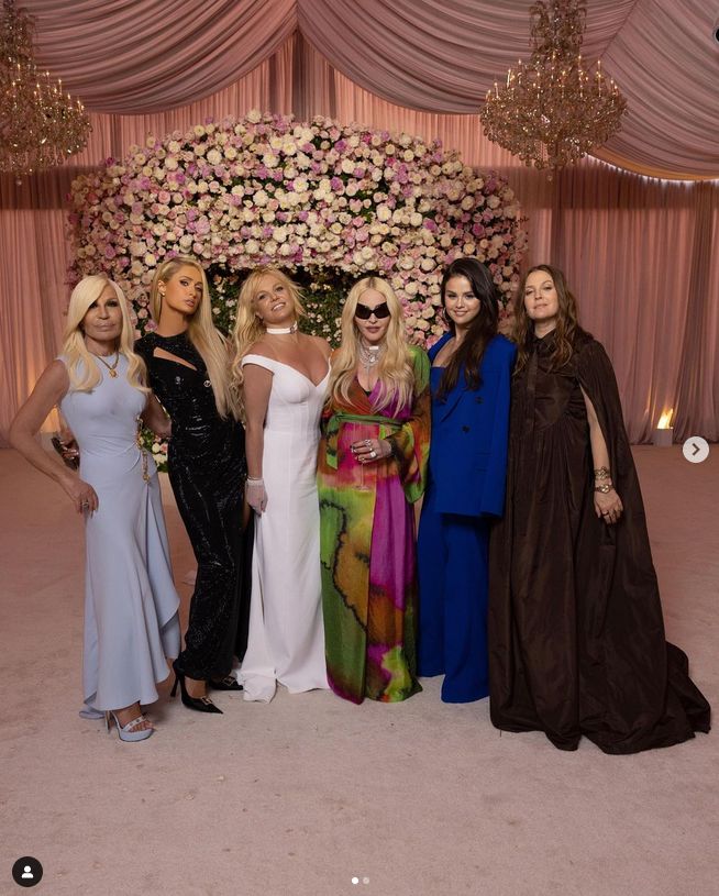 Donatella Versace chwali się zdjęciami i nagraniem ze ślubu Britney Spears