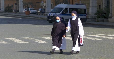 Watykan obcina pensje kardynałom. Winny koronawirus