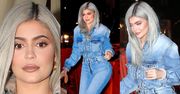 Wystylizowana Kylie Jenner nieudolnie stąpa po kostce brukowej