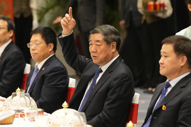 Stany Zjednoczone wysyłają Chiny sprzeczne sygnały. Wizyta pełna kontrastów