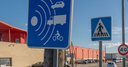 Fotoradar wykryje, że przed nim hamujesz. Hiszpanie testują nowe urządzenia