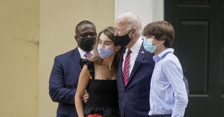 Biden w uścisku z wnukami. "Dziadku! Wygraliśmy!"
