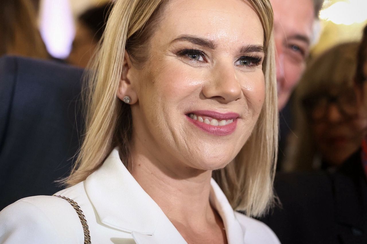 Szyje kreacje dla Marty Nawrockiej. Oto co mówi o Kasi
