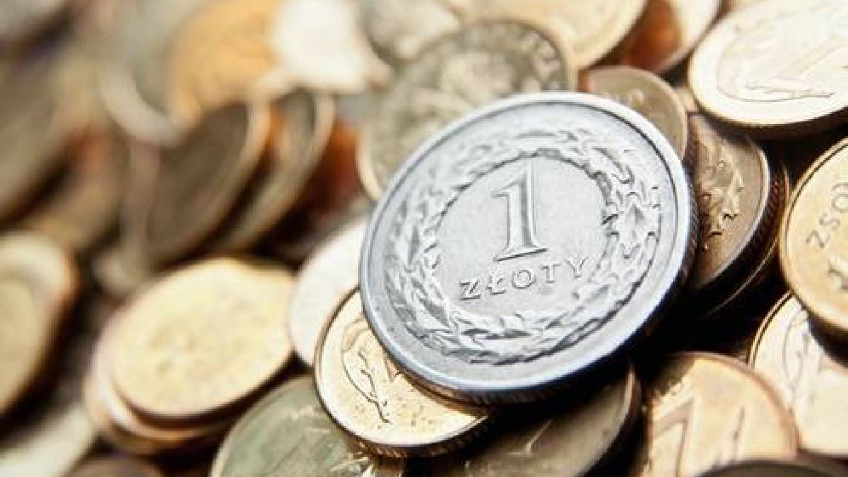 Złoty dostaje lanie od rynku. Tak słabe polskiej waluty nie widzieliśmy od 12 lat.