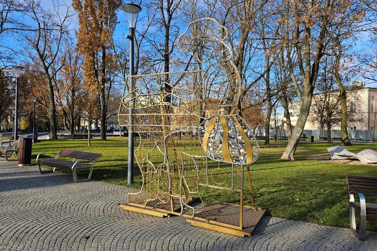 Montaż świątecznej iluminacji w Lublinie