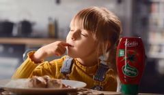 Umilanie posiłku w reklamie Kotlin (wideo)