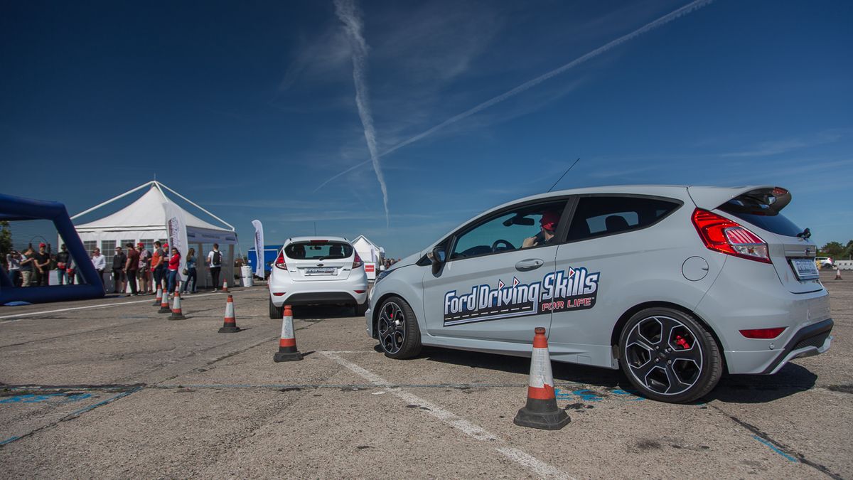 Tak, Ford udostępnia na szkoleniach nawet Fiestę ST