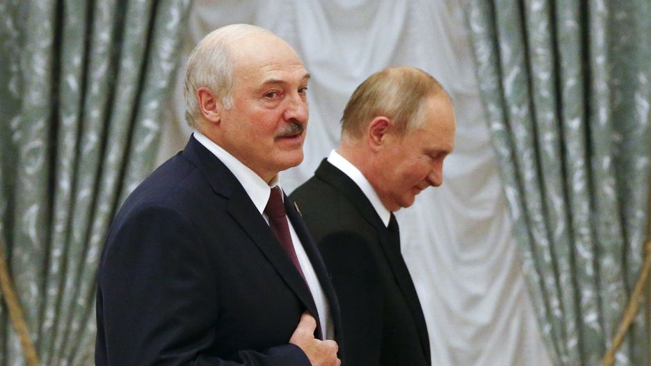 Spotkanie Putina z ?ukaszenk? w Moskwie
Russian President Vladimir Putin, right, and Belarusian President Alexander Lukashenko walk in the hall during a joint press conference in the Kremlin in Moscow, Russia, Thursday, Sept. 09, 2021. (Shamil Zhumatov/Pool Photo via AP)
Pool Reuters