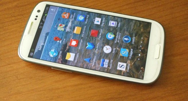 Już ponad 90 proc. Polaków korzysta z telefonów komórkowych, więcej ze smartfonów niż modeli tradycyjnych