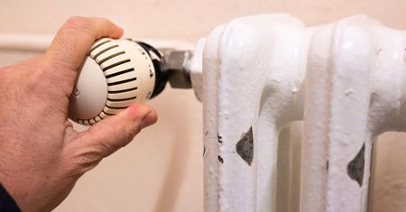 Ustaw pokrętło w tej pozycji. To kluczowe po sezonie grzewczym