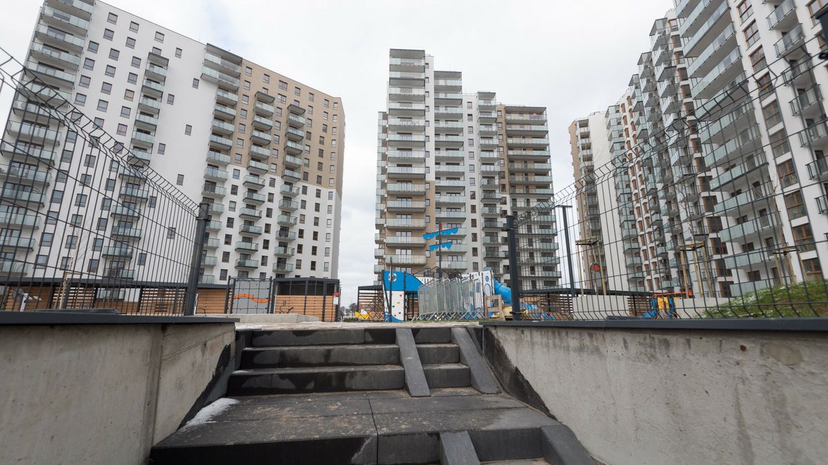 Prawie 17 proc. sprzedaży mieszkań przez deweloperów z rynku kapitałowego stanowiły w 2021 r. transakcje z funduszami najmu — pisze "Rz" 