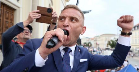 Bąkiewicz zakłócił obrady, umorzono śledztwo. Jest zażalenie
