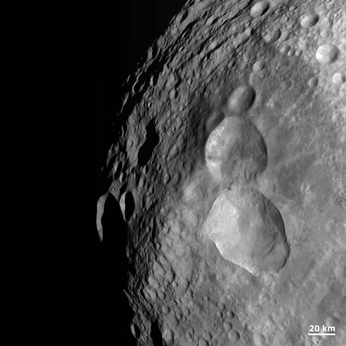 Pierwsze zdjęcia planetoidy Vesta