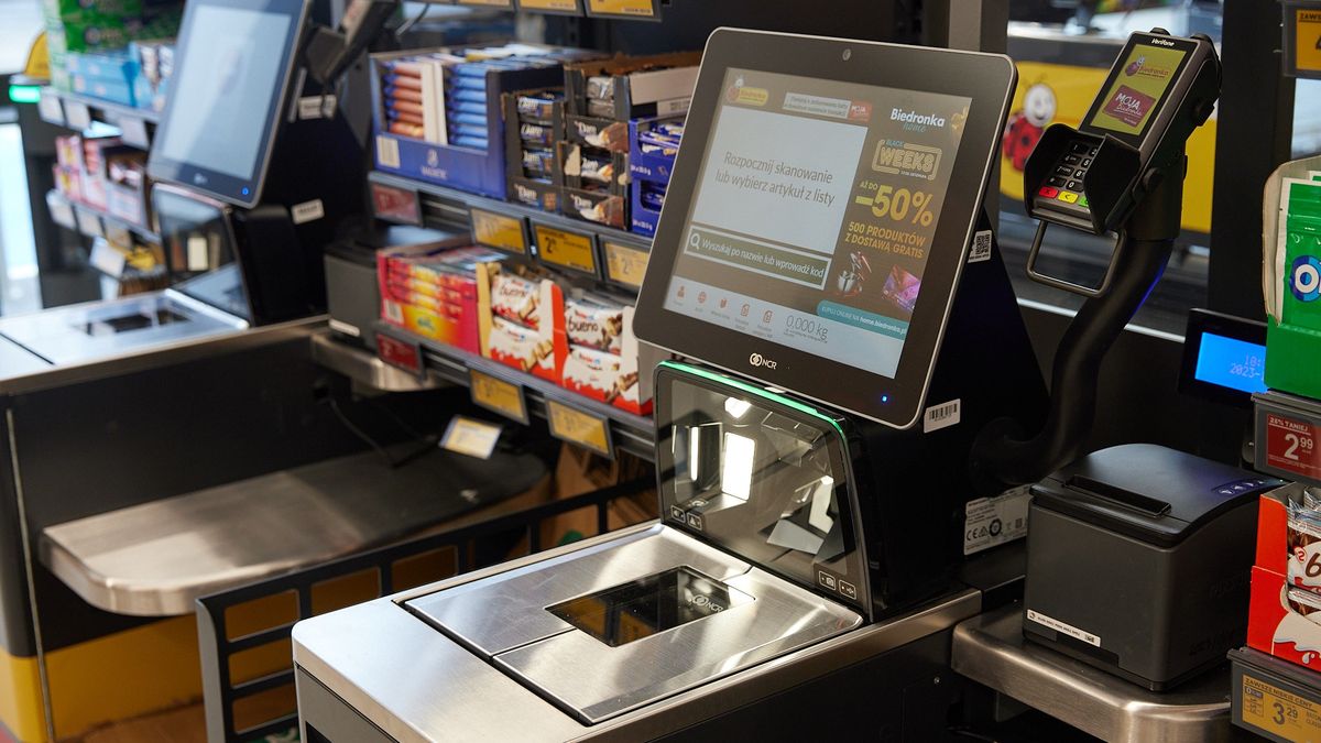 Kasa samoobsługowa w Biedronce