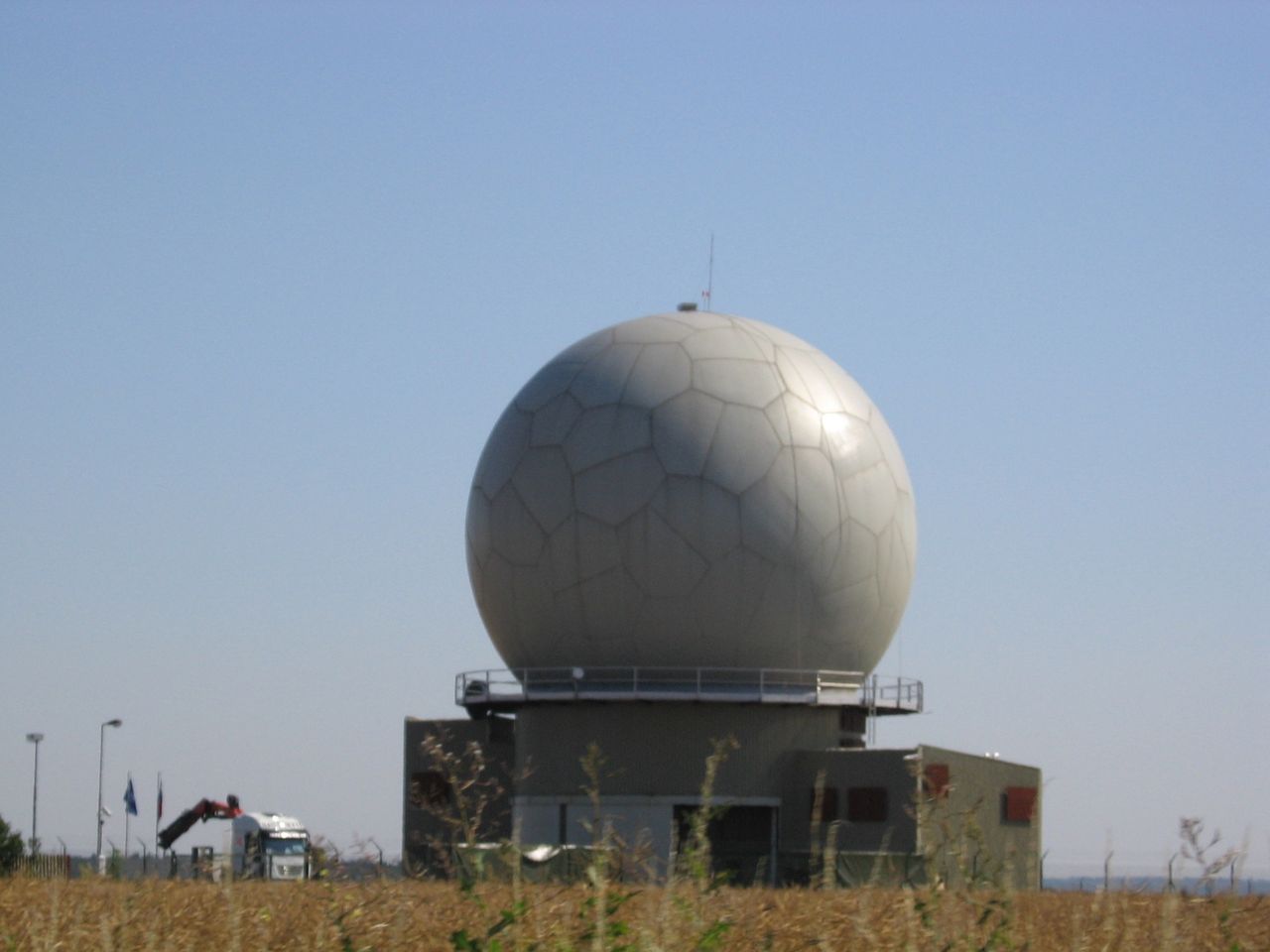 Radar RAT-31DL (na zdjęciu obiekt w Czechach) wchodzący w skład natowskiej sieci Backbone