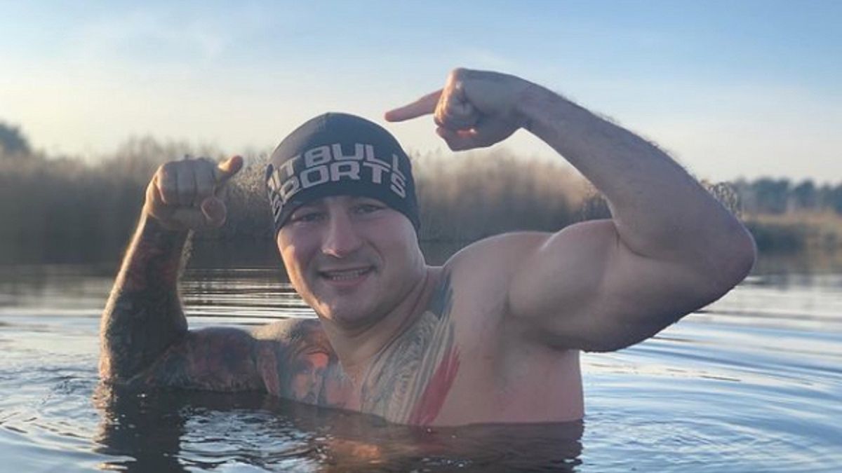 Artur Szpilka na treningu z psami. Nie mogą się od siebie oderwać