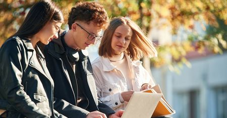 Sprawdzamy fakty o WSKZ. Czy nowoczesne studia to rzeczywiście przyszłość edukacji?