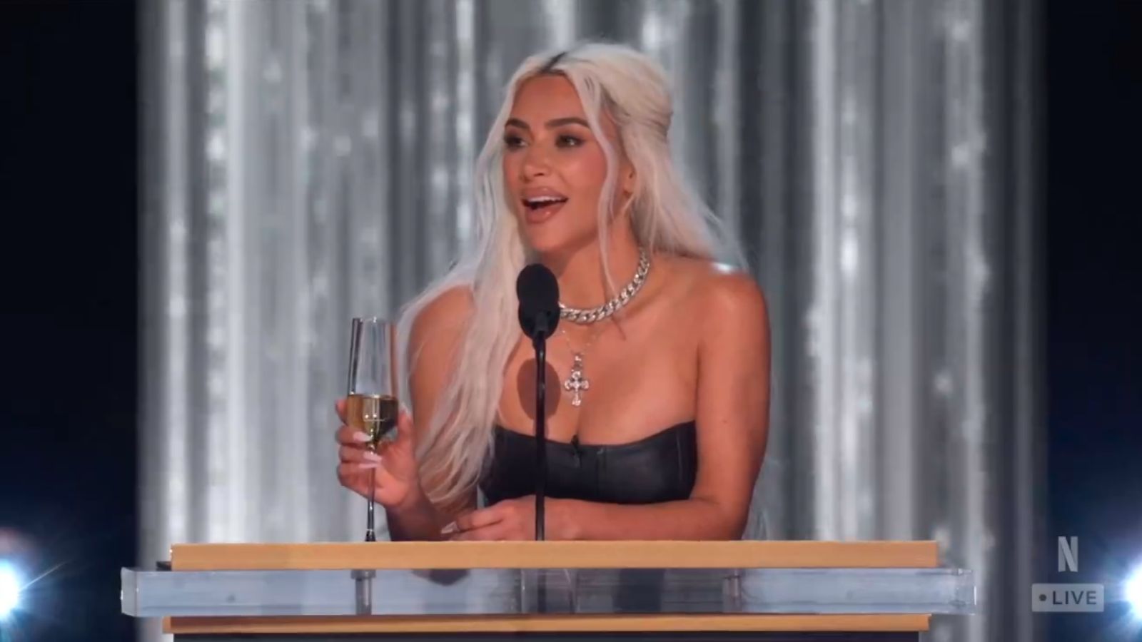 Kim Kardashian wybuczana na scenie. Tak zareagowała