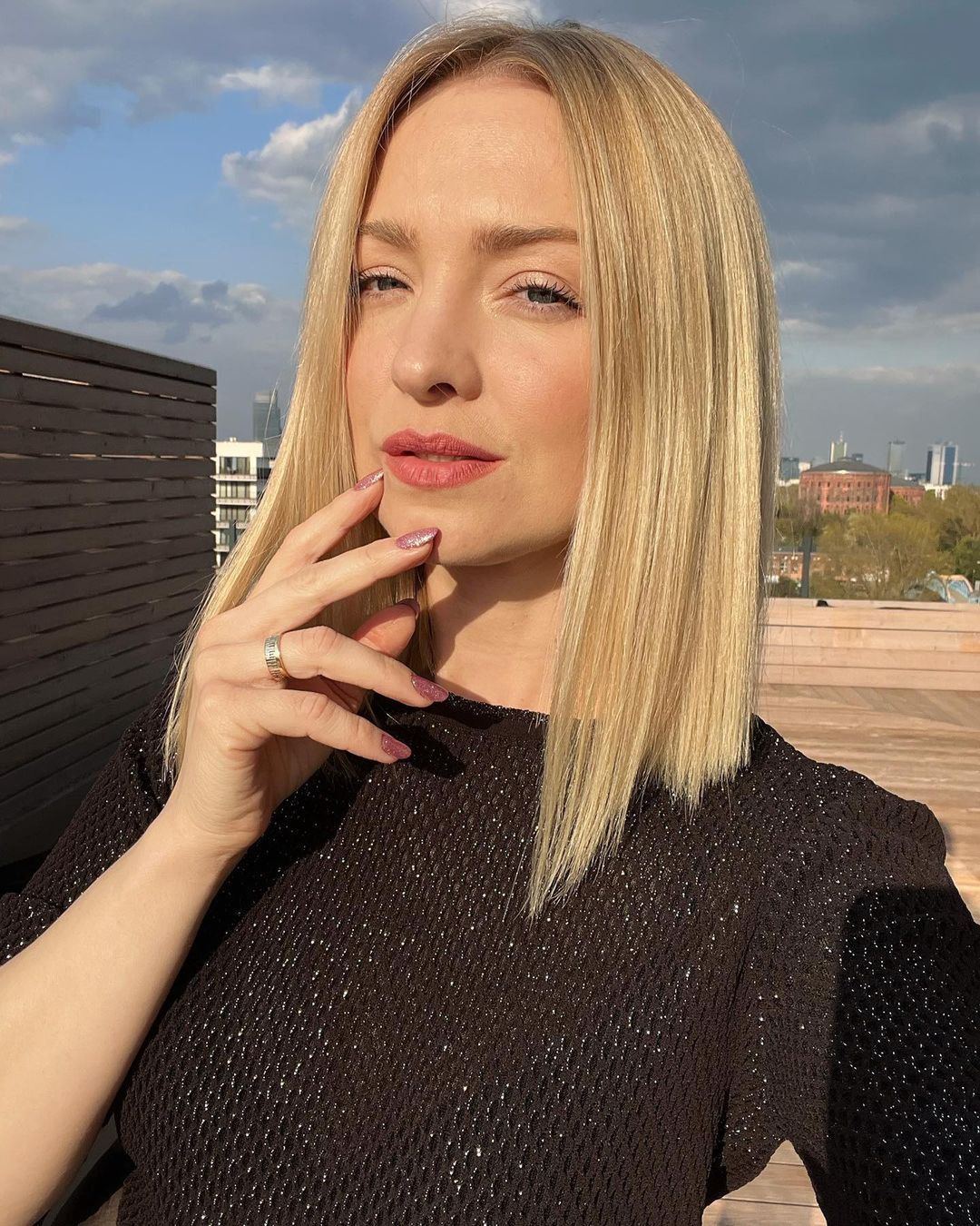 Barbara Kurdej-Szatan prezentuje efekty fryzjerskiej metamorfozy 