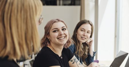 Szefowie millenialsi narzekają na pracowników z pokolenia Z. Uważają, że nie mają za grosz pokory
