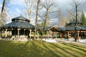 Włostów: Park odzyskał blask. Powstała strefa rekreacji i zdrowia z tężnią solankową