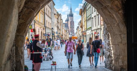 Tak Polacy spędzają wakacje. Zmieniają się trendy i preferencje