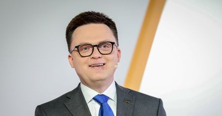 Najnowszy sondaż. PiS liderem, tuż za nim formacja Szymona Hołowni