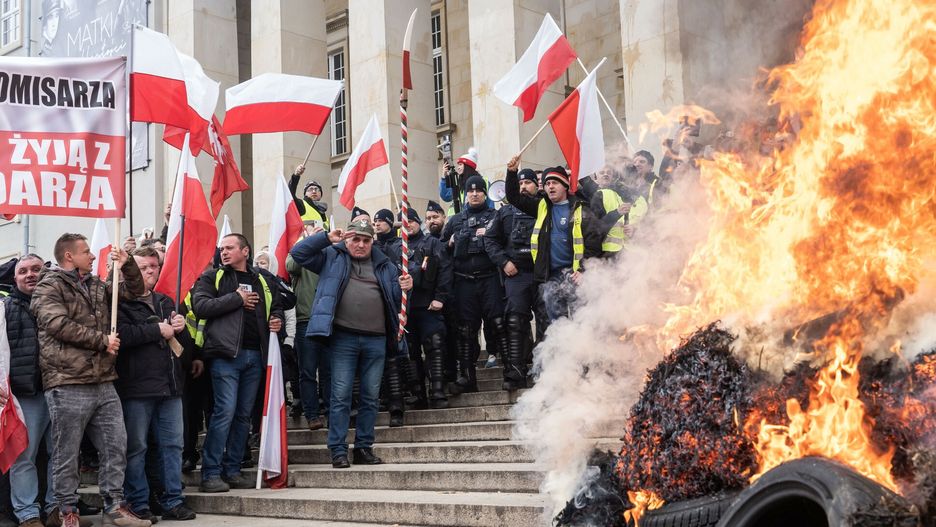 Protest rolników we Wrocławiu. Zapłonęły opony