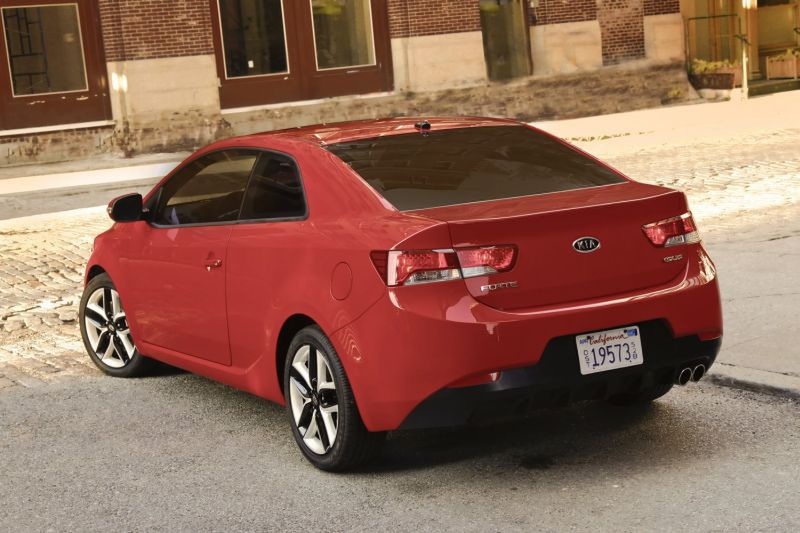 2010-Kia-Forte-Koup-19