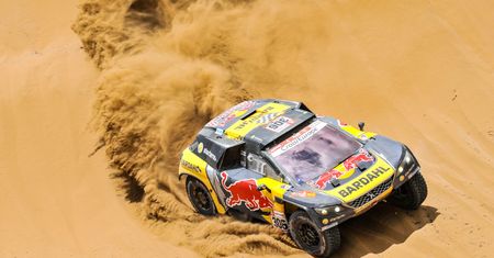 Coraz goręcej w czołówce Dakaru. Do gry wraca Sebastien Loeb