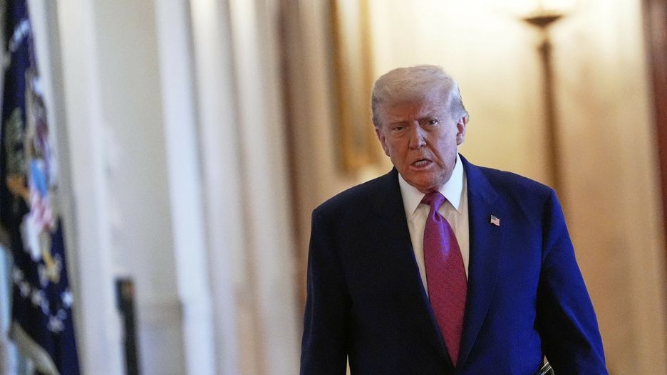 Archiwum zagraniczne East News 2025-06
President Donald Trump walks to speak at an event to sign a bill blocking California's rule banning the sale of new gas-powered cars by 2035, in the East Room of the White House, Thursday, June 12, 2025, in Washington. (AP Photo/Alex Brandon)
Alex Brandon