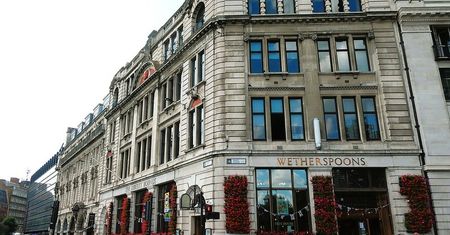 Fałszywe apartamenty na Booking.com. Turyści trafiali pod adres pubu