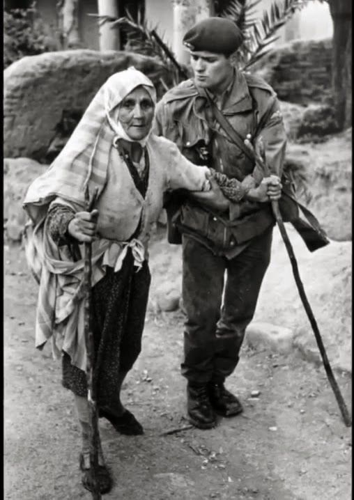 Rozpacz, którą Don McCullin uchwycił, zachowując się po ludzku 5