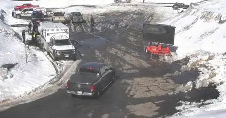 Chciał przeskoczyć na nartach autostradę. Zabiło go potężne uderzenie