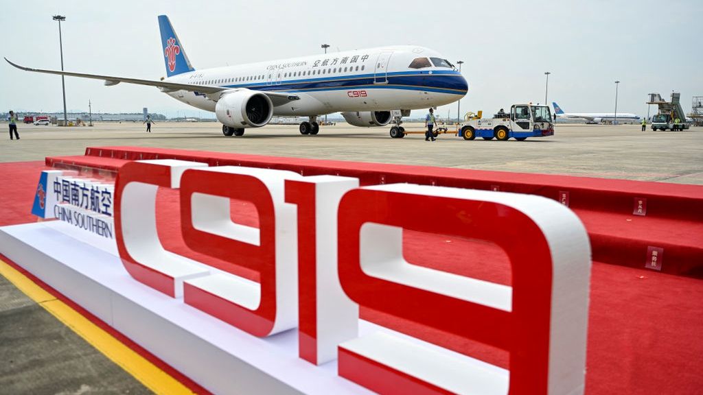 China's Two Major Airlines Receive C919 Airplanes
GUANGZHOU, CHINA - AUGUST 29: China's homegrown C919 jetliner taxis at Guangzhou Baiyun International Airport on August 29, 2024 in Guangzhou, Guangdong Province of China. Air China and China Southern Airlines, two major airlines in China, both received their first C919 large passenger aircraft delivered by COMAC on August 28. (Photo by Chen Jimin/China News Service/VCG via Getty Images)
China News Service
china, landing, passenger jet, guangzhou baiyun international airport, comac c919