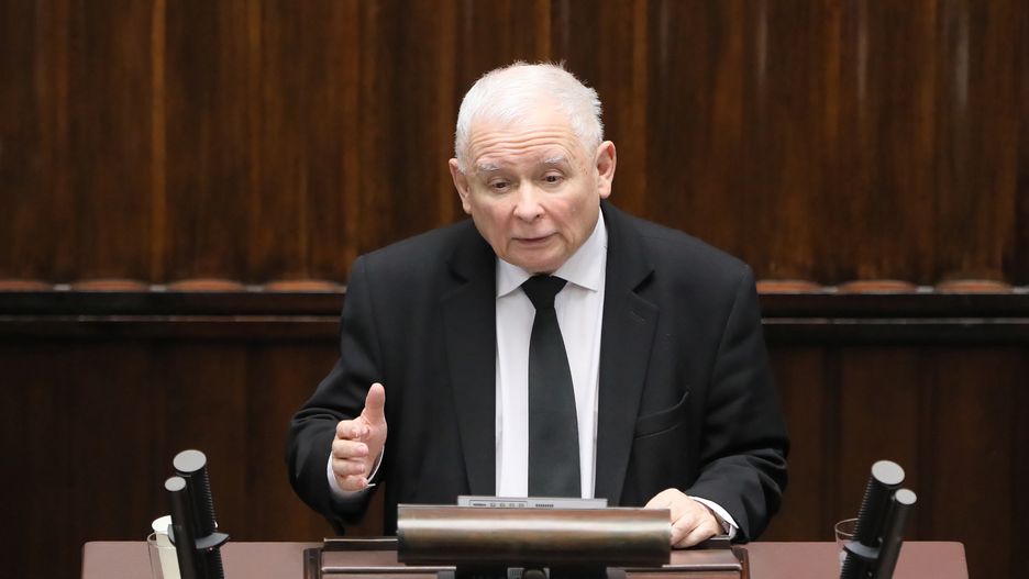 Warszawa, 11.12.2023. Prezes PiS Jarosław Kaczyński na sali obrad Sejmu w Warszawie, 11 bm. Premier Morawiecki przedstawił posłom program działania Rady Ministrów z wnioskiem o udzielenie jej wotum zaufania. (jm) PAP/Paweł Supernak