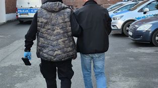 Kołobrzeg: Grał w "trzy kubki" na deptaku i namawiał do obstawiania